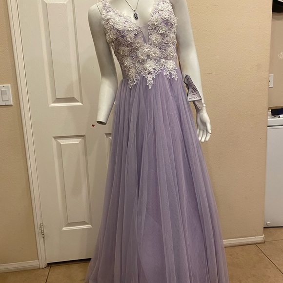 Say Yes to the Prom Juniors' Embroidered Embellished Gown 7/8 Lavender V- Neck - Picture 8 of 8